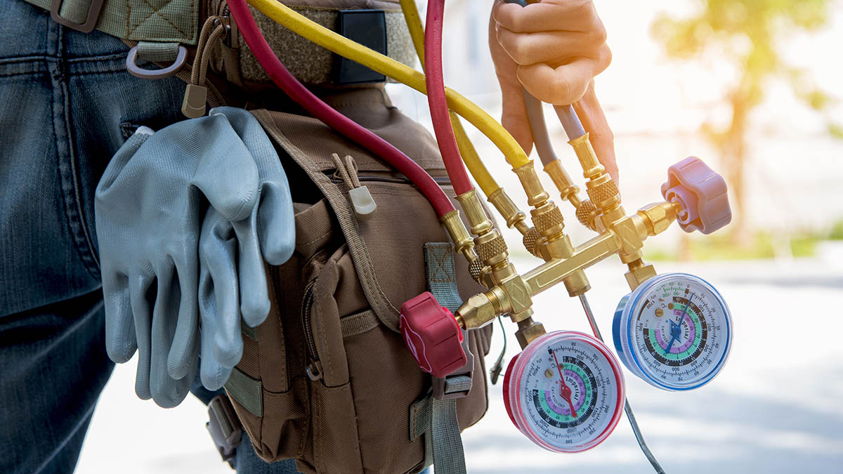 Air Conditioning Repair with Pressure Gauge and Air Purifier